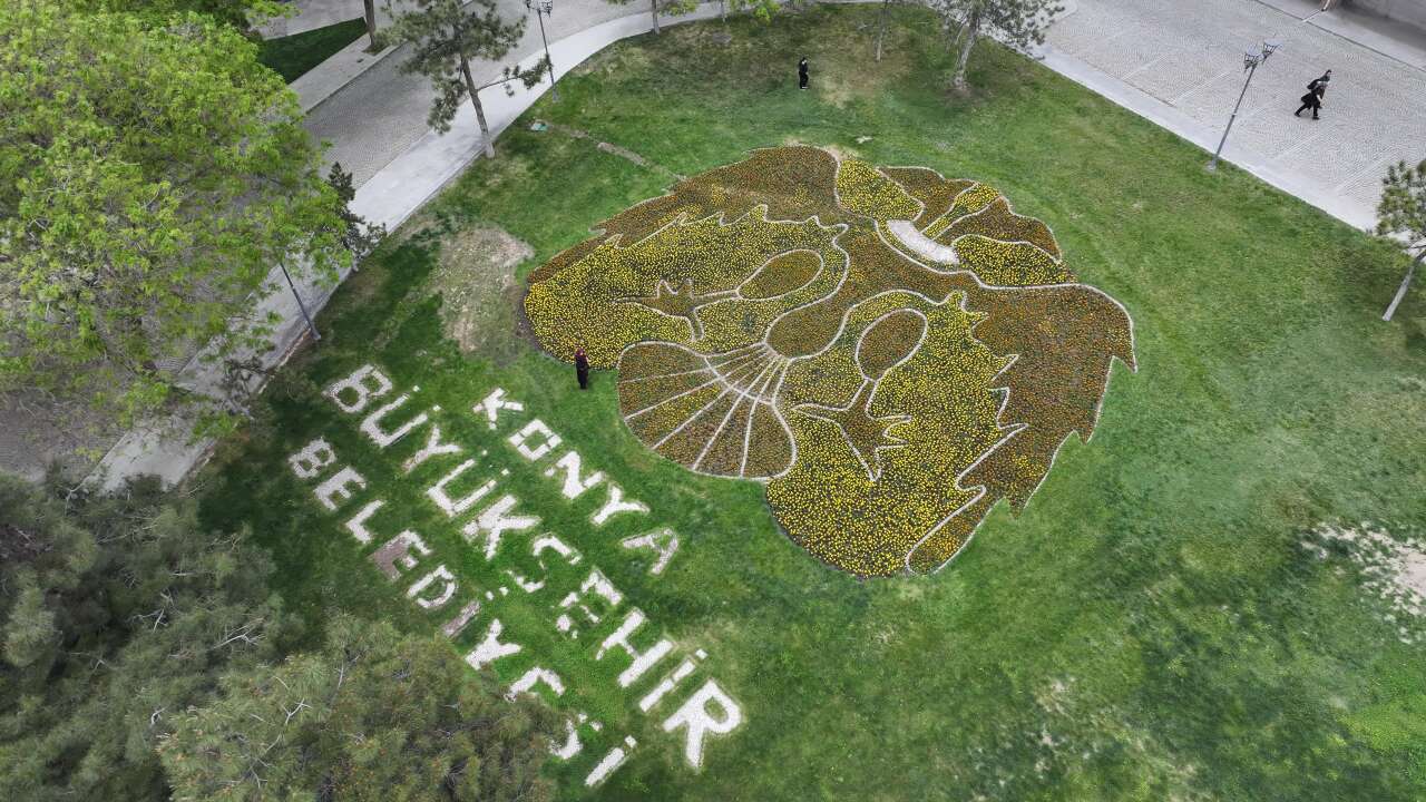 Konya’da 1 milyon 800 bin çiçek toprakla buluştu 21